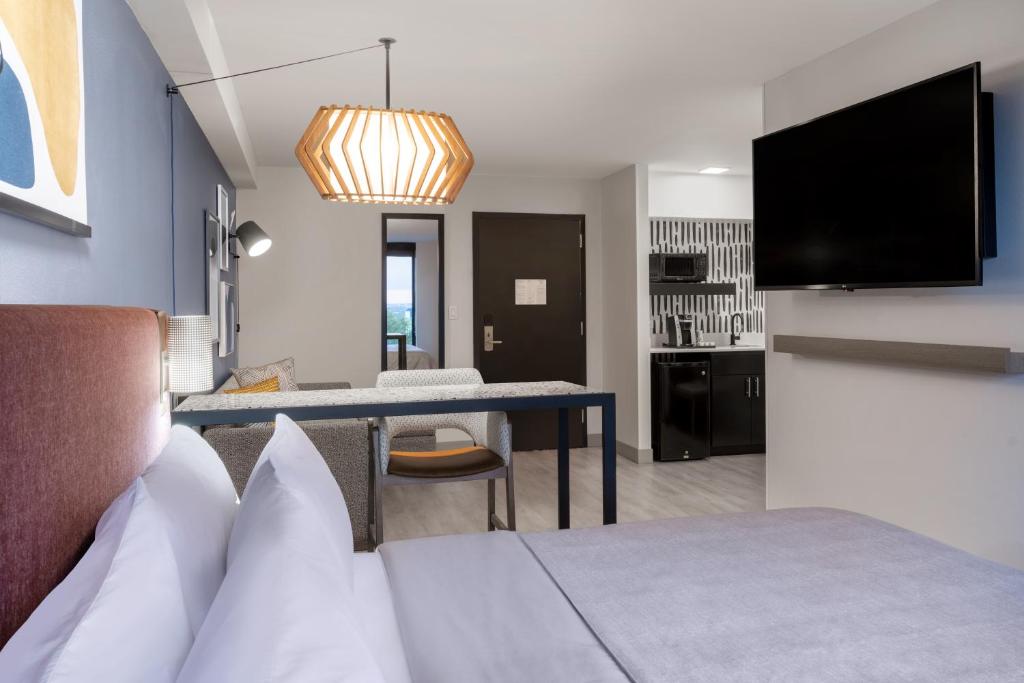 Atwell Suites Austin Airport by IHG, photo 3