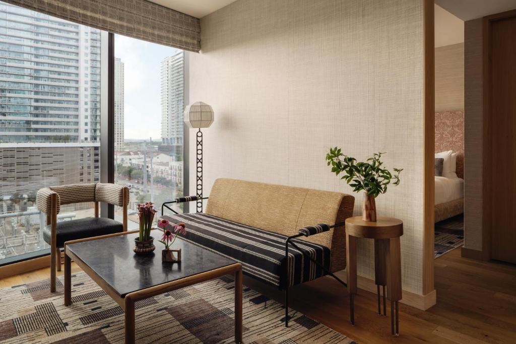 Austin Proper Hotel, a Member of Design Hotels, photo 3