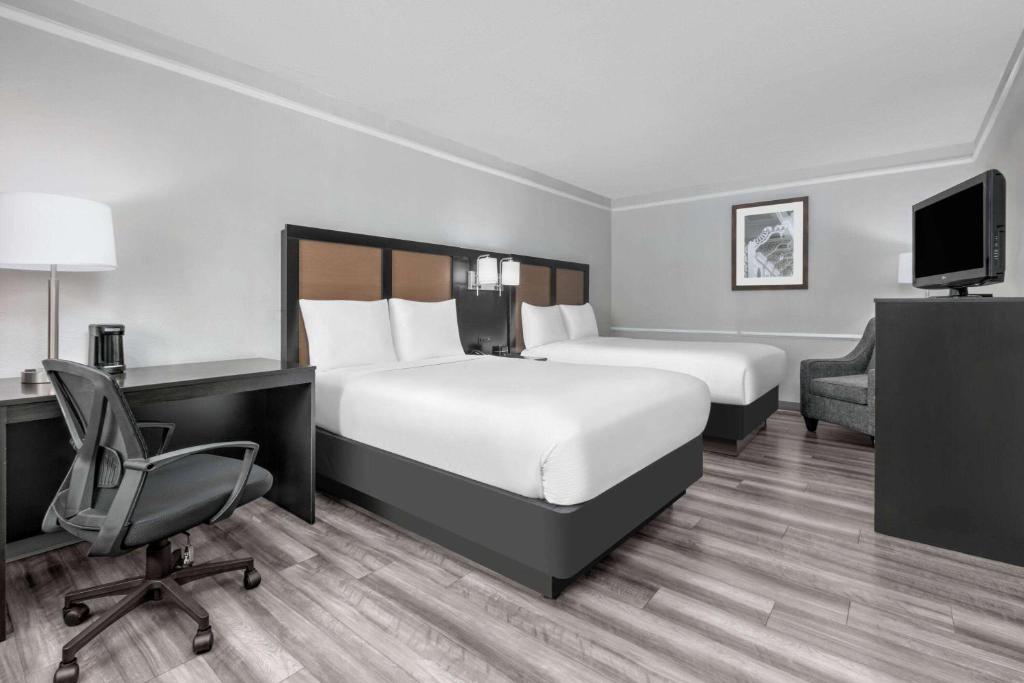 Baymont by Wyndham Austin University Area, photo 1