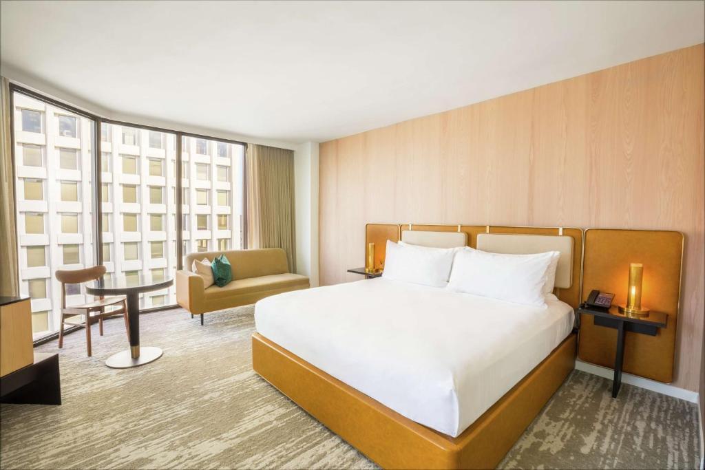 C. Baldwin, Curio Collection by Hilton, photo 2
