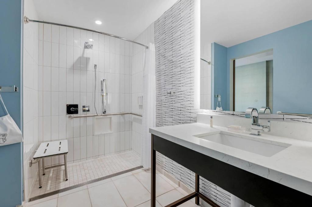 Cambria Hotel Austin Downtown, photo 3