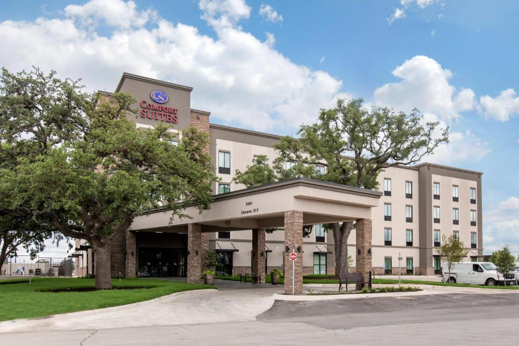 Comfort Suites - South Austin, photo 1