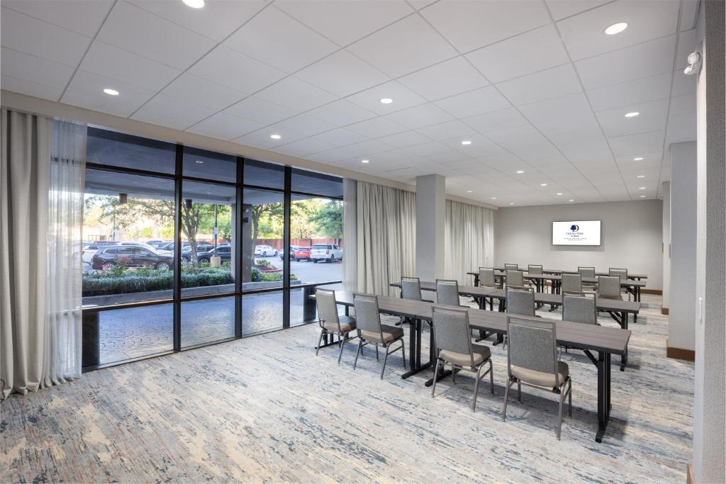 DoubleTree by Hilton Houston Medical Center Hotel & Suites, photo 3