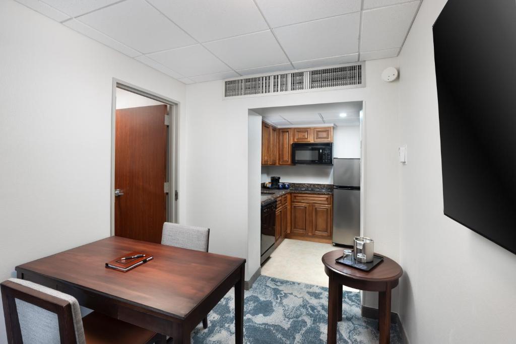 DoubleTree by Hilton Houston Medical Center Hotel & Suites, photo 4