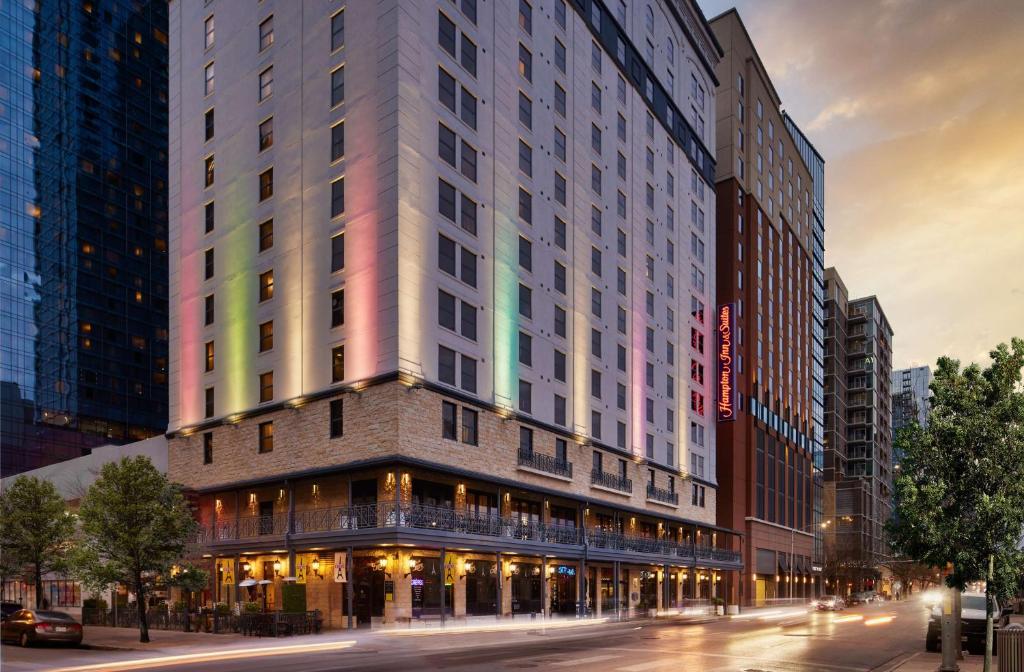 Hampton Inn & Suites Austin - Downtown, photo 1