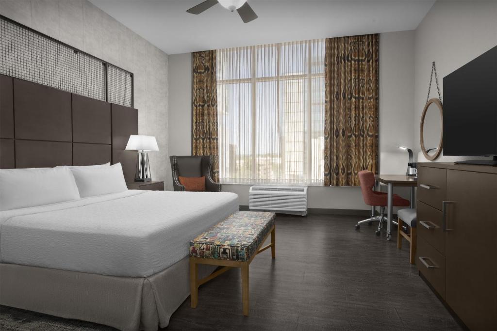Hampton Inn and Suites Austin University Capitol, photo 2
