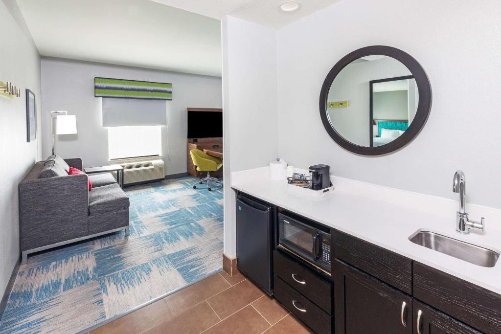 Hampton Inn and Suites Houston Heights I-10, photo 3