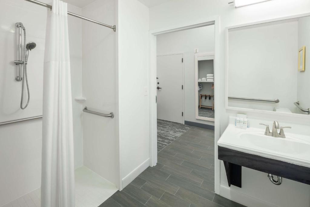 Hampton Inn Austin NW near The Domain, photo 3