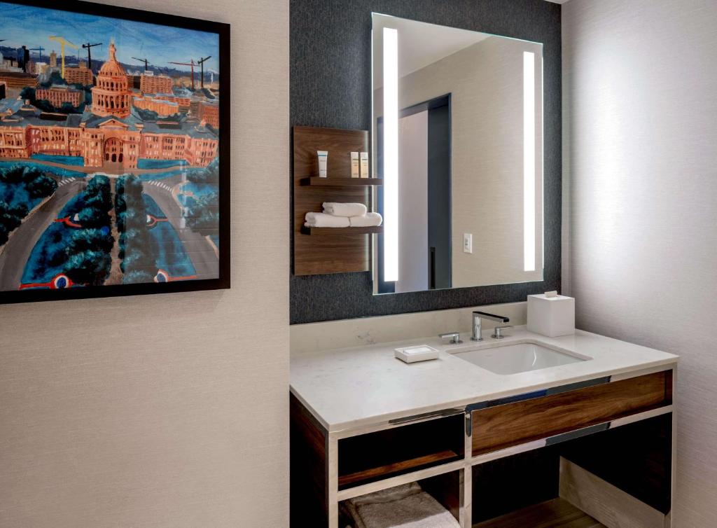 Hilton Garden Inn Austin University Capitol District, photo 3