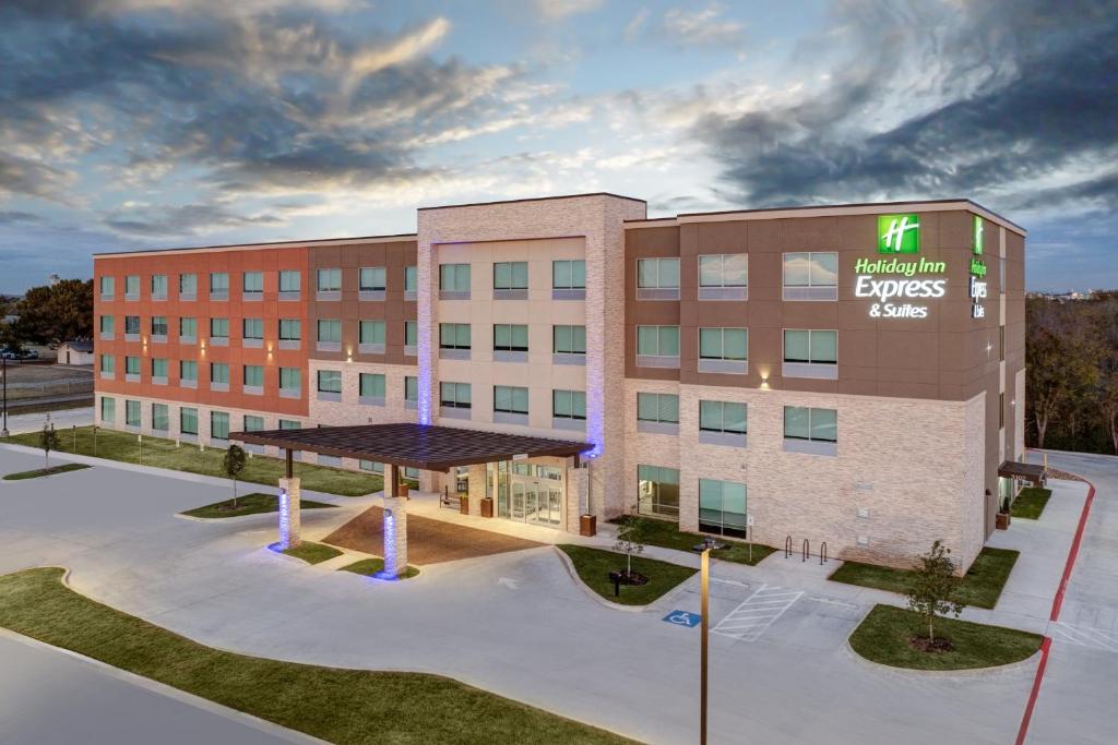 Holiday Inn Express & Suites Austin Airport East by IHG, photo 1
