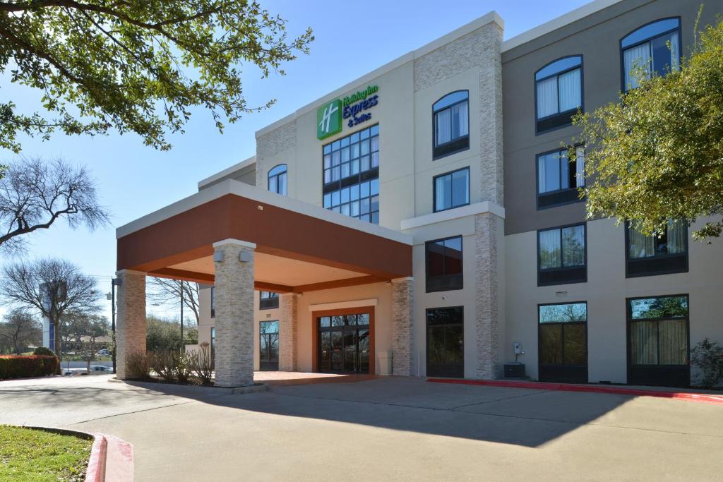 Holiday Inn Express & Suites Austin North Central by IHG, photo 1