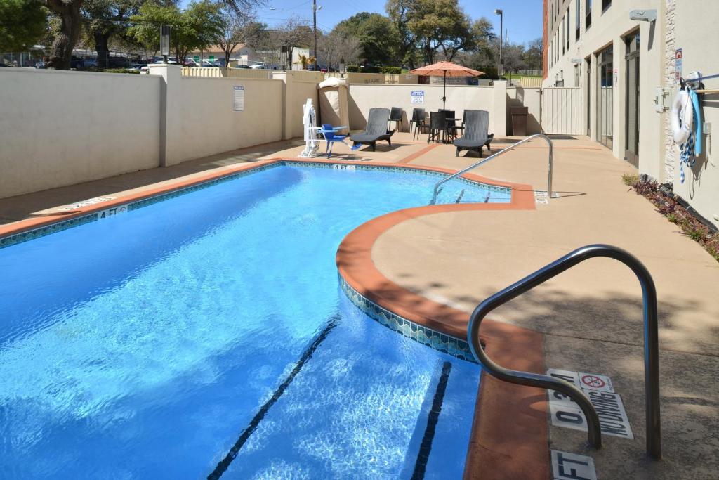 Holiday Inn Express & Suites Austin North Central by IHG, photo 2