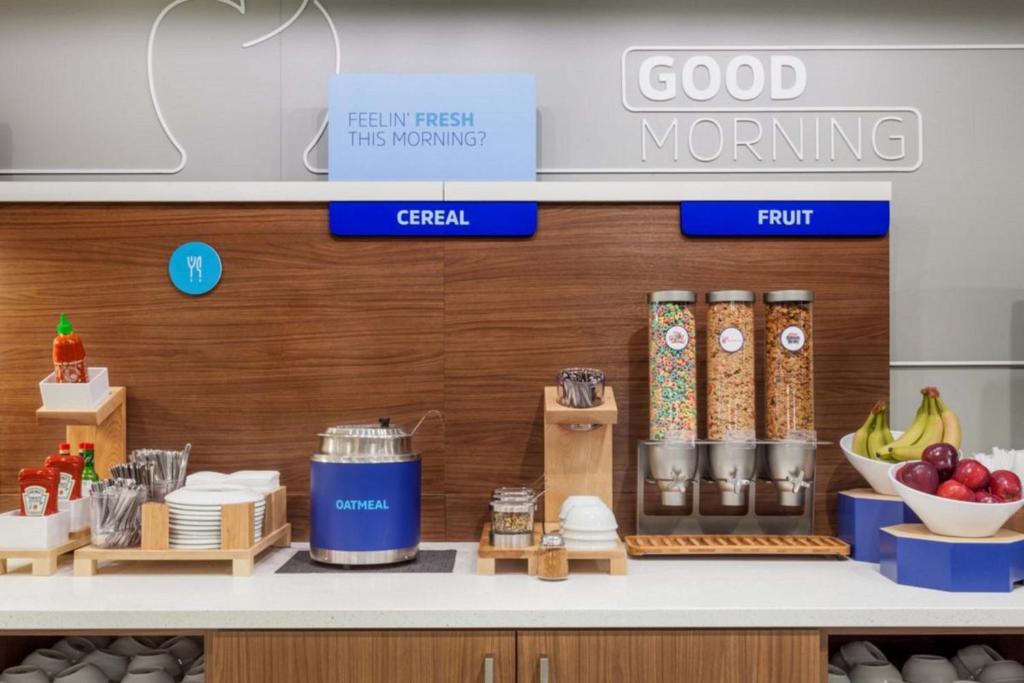 Holiday Inn Express & Suites Austin North Central by IHG, photo 4