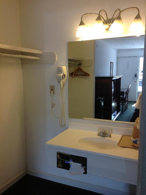 Houston Inn and Suites, photo 3