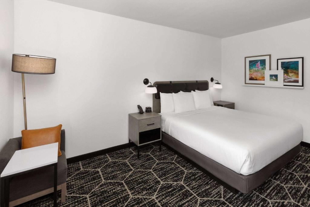 La Quinta Inn & Suites by Wyndham Austin Parmer Tech Ridge, photo 2