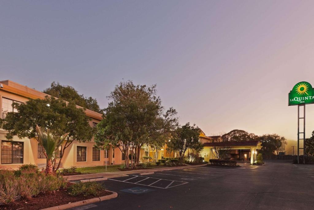 La Quinta Inn by Wyndham Austin Oltorf, photo 1