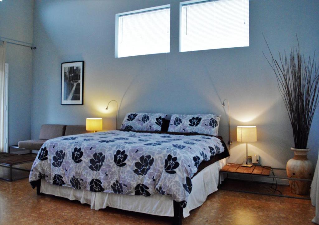 Modern B & B, photo 2