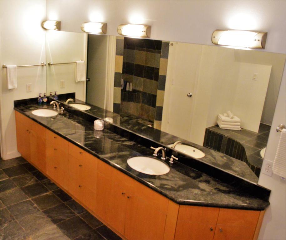 Modern B & B, photo 3