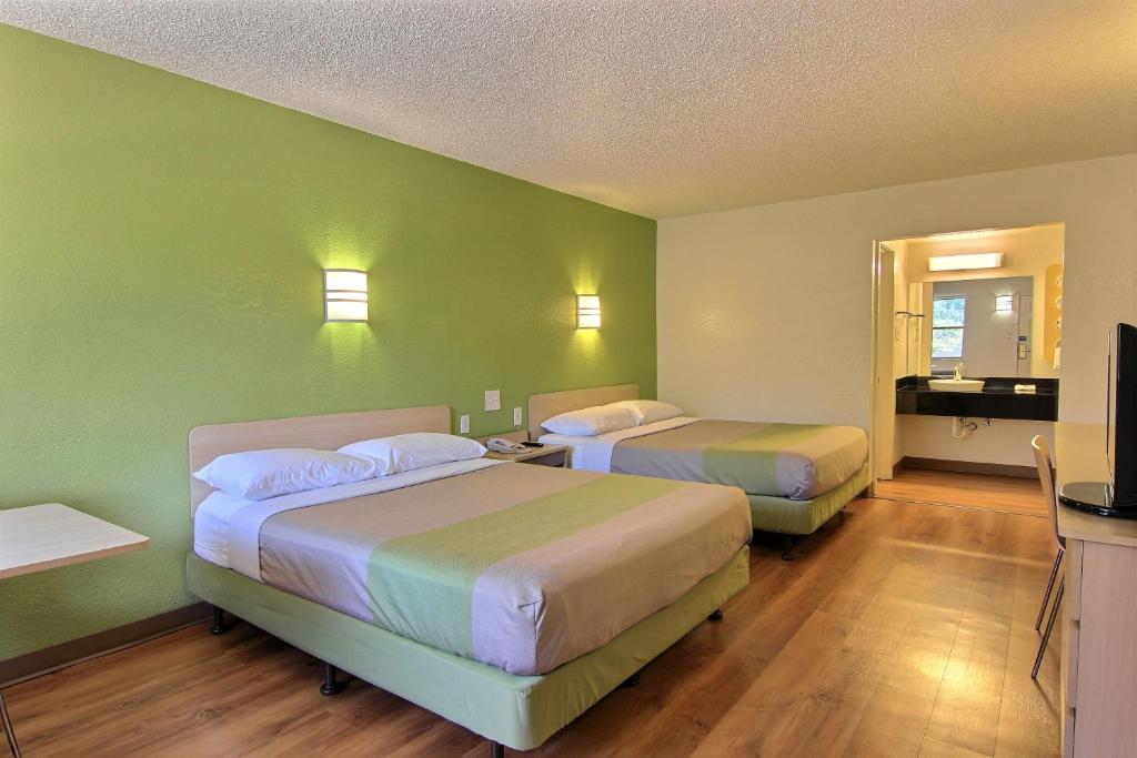 Motel 6 Austin, TX - Central Downtown UT, photo 2