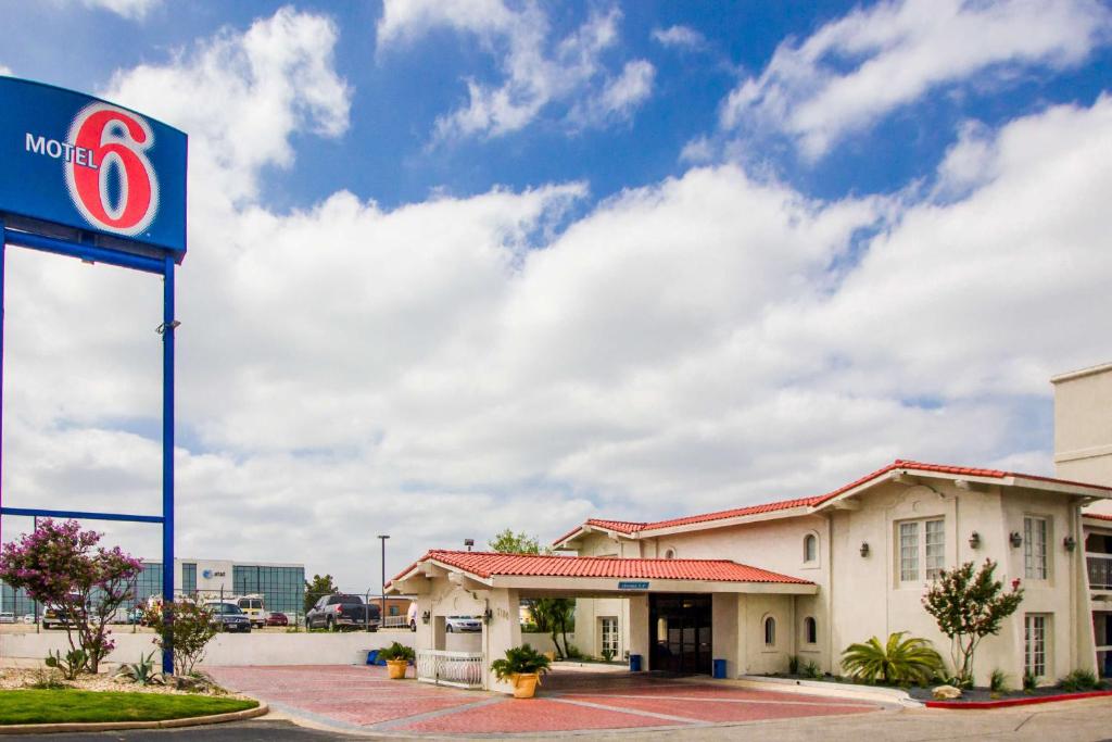 Motel 6-Austin, TX - Midtown, photo 1