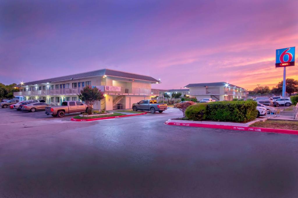Motel 6-Austin, TX - North, photo 2