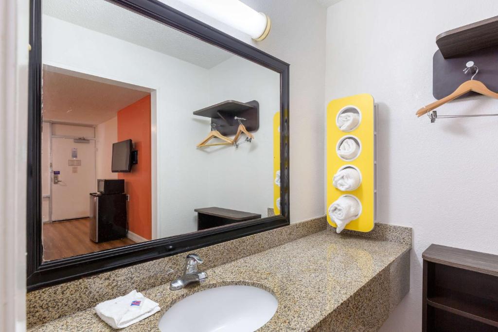 Motel 6-Houston, TX - East, photo 3