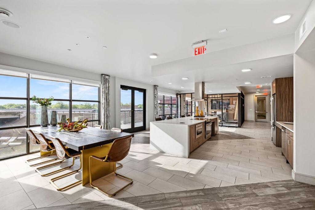 Placemakr Austin Downtown, Apartments by Hilton, photo 3