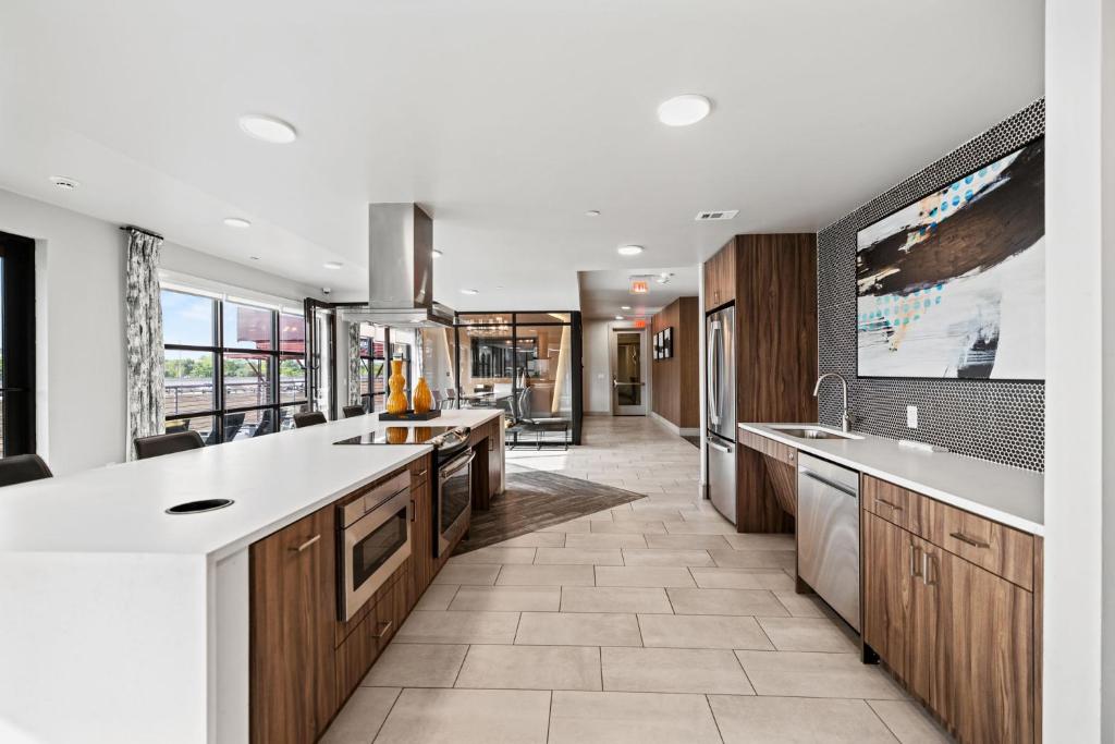 Placemakr Austin Downtown, Apartments by Hilton, photo 4