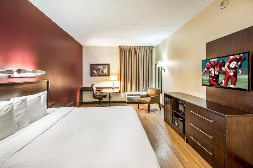 Red Roof Inn PLUS Austin South - Airport, photo 2