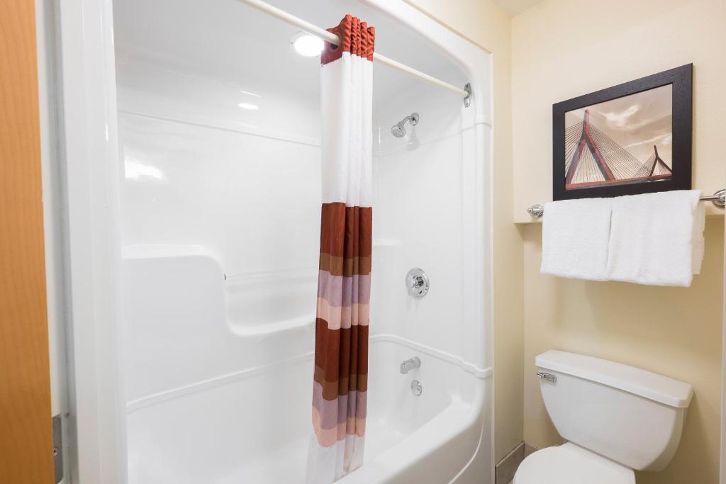Red Roof Inn PLUS Austin South - Airport, photo 3