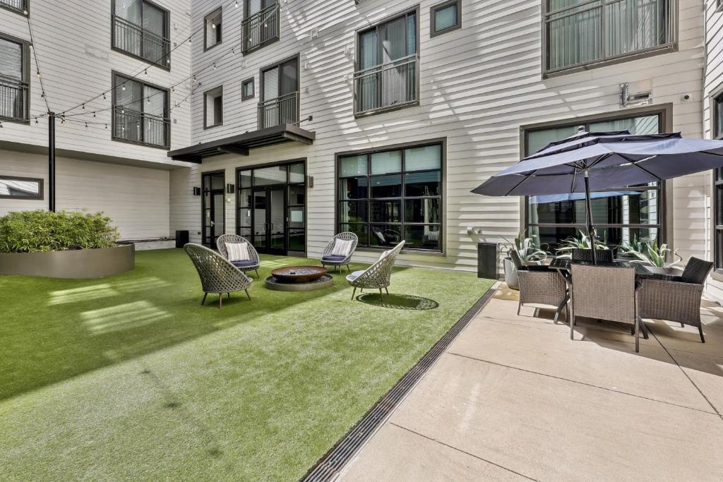 Sentral East Austin at 1630 E Sixth, photo 4