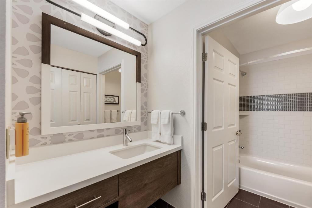 Sonesta ES Suites Austin The Domain Area - Newly Renovated, photo 3