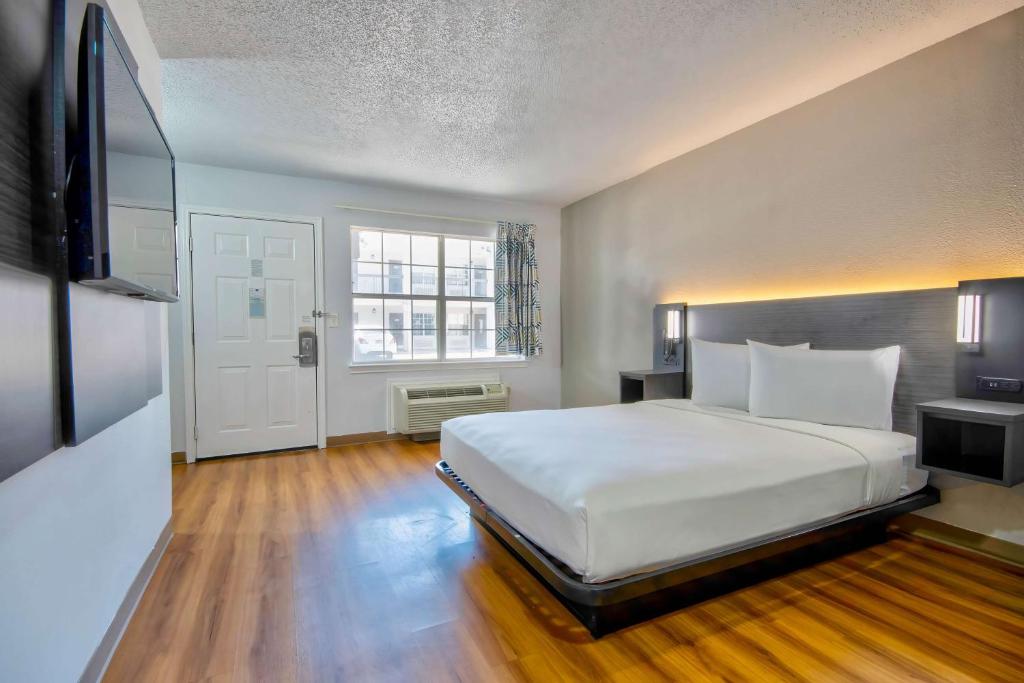 Studio 6 Extended Stay - Austin, TX - Midtown, photo 2
