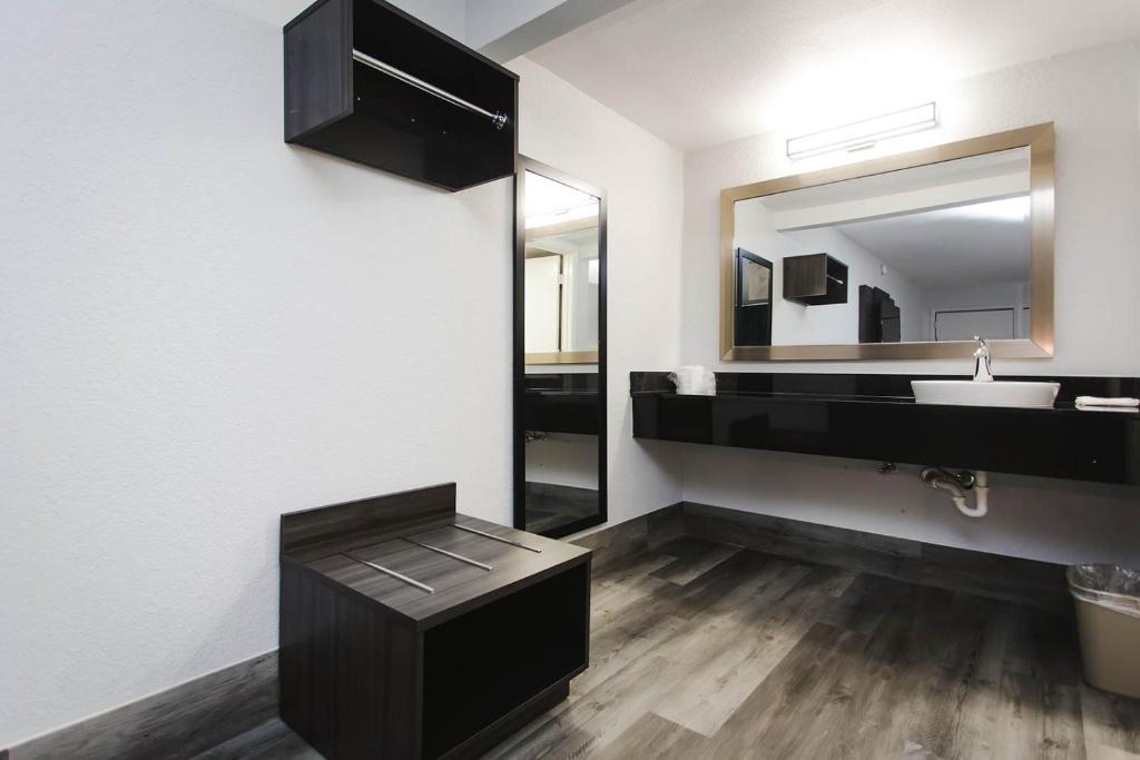 Studio 6 Houston TX Medical Center NRG Stadium, photo 3