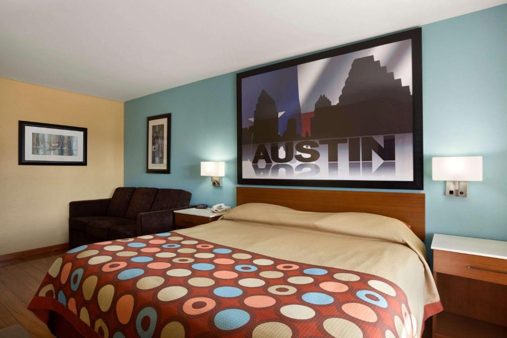Super 8 by Wyndham Austin Downtown/Capitol Area, photo 1