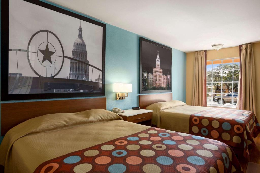 Super 8 by Wyndham Austin Downtown/Capitol Area, photo 2