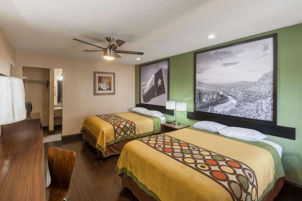 Super 8 by Wyndham Austin University/Downtown Area, photo 2