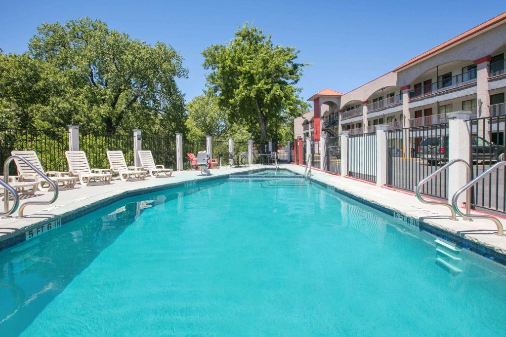 Super 8 by Wyndham Austin University/Downtown Area, photo 4