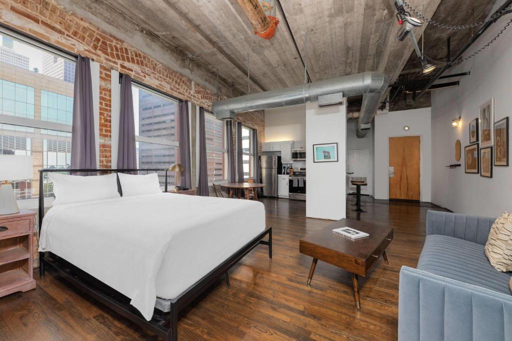 The District at Hogg Palace, A Wyndham Hotel, photo 2