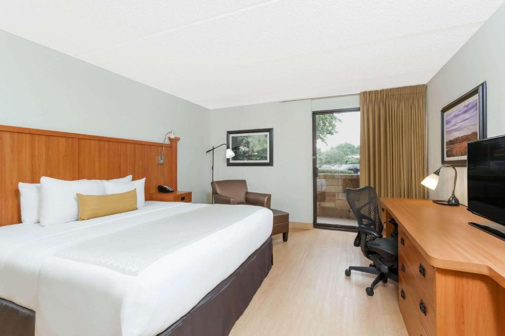 Wyndham Garden Hotel Austin, photo 2